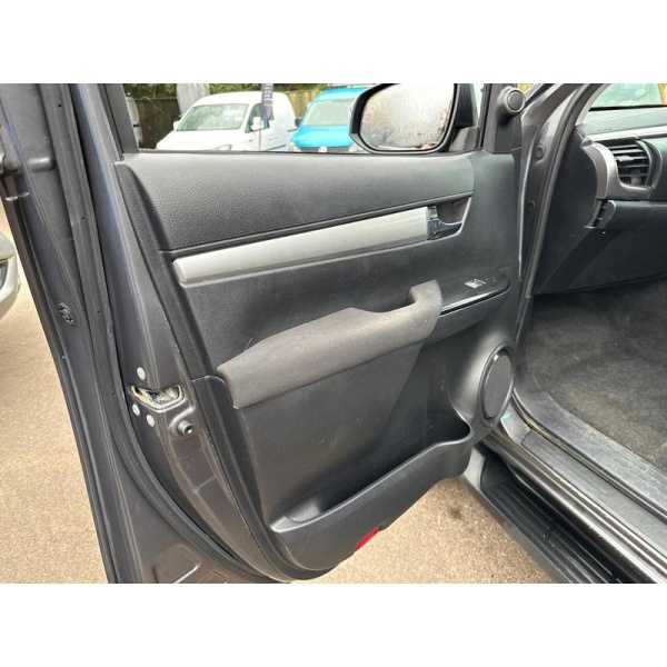 Toyota Hilux - D-4D Invincible Pickup 2.4 Manual Diesel