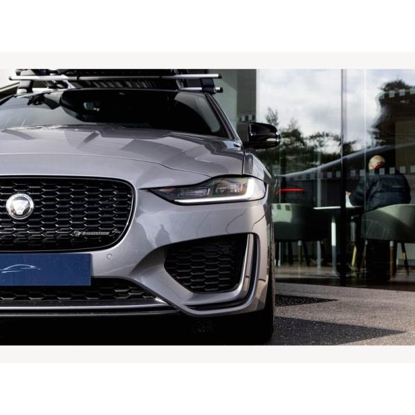 Jaguar XE - 2.0 D200 MHEV R-Dynamic SE Black Auto Euro 6 (s/s) 4dr