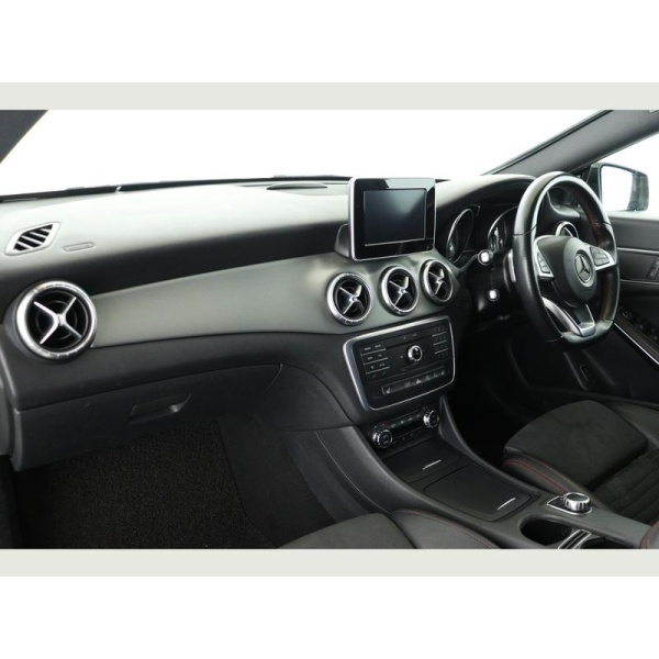 Mercedes-Benz CLA Class - CLA 220 D AMG LINE 2.1 4dr