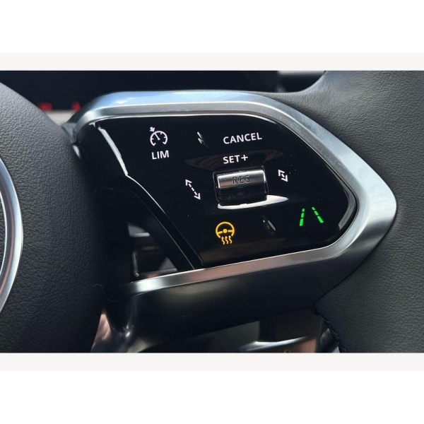 Jaguar XE - 2.0 D200 MHEV R-Dynamic SE Black Auto Euro 6 (s/s) 4dr