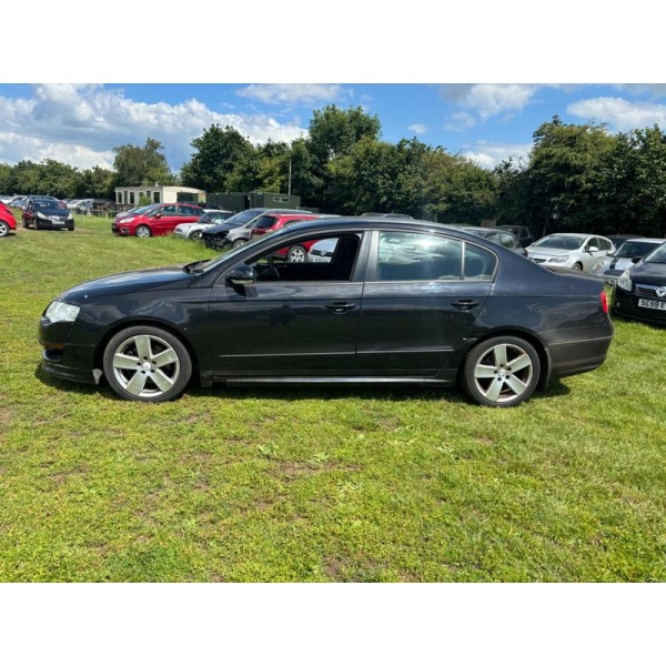 Volkswagen Passat - 2.0 TDI R-Line Euro 5 4dr