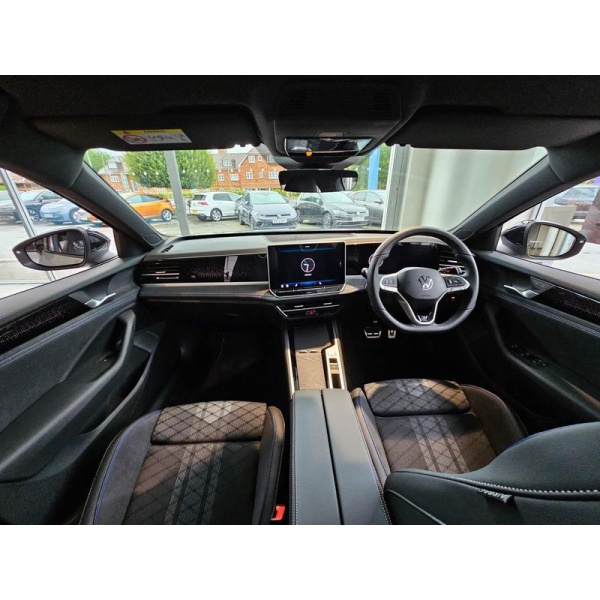 Volkswagen Passat - 1.5 eTSI MHEV R-Line DSG Euro 6 (s/s) 5dr
