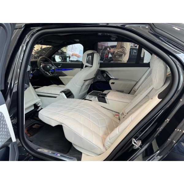 BMW i7 - M70e 105.7kWh Saloon 4dr Electric Auto xDrive (659 ps)