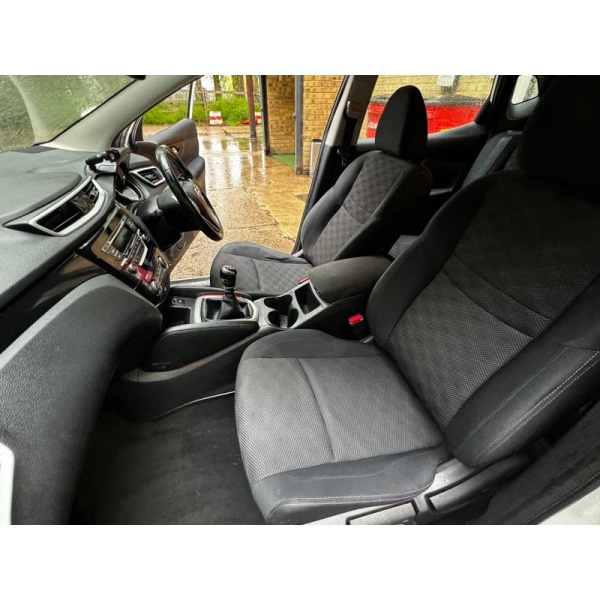 Nissan Qashqai - 1.2 DIG-T Acenta 2WD Euro 5 (s/s) 5dr