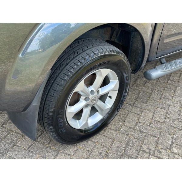 Nissan Navara - 2.5 dCi Tekna Auto 4WD Euro 5 4dr