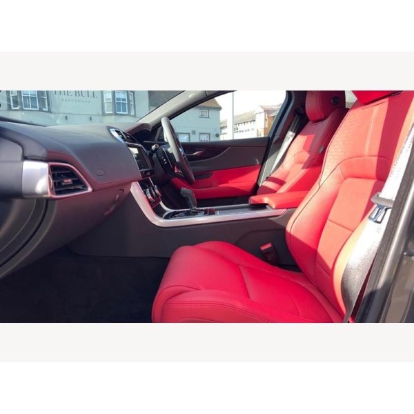 Jaguar XE - 2.0 P250 R-Dynamic HSE Black 4dr