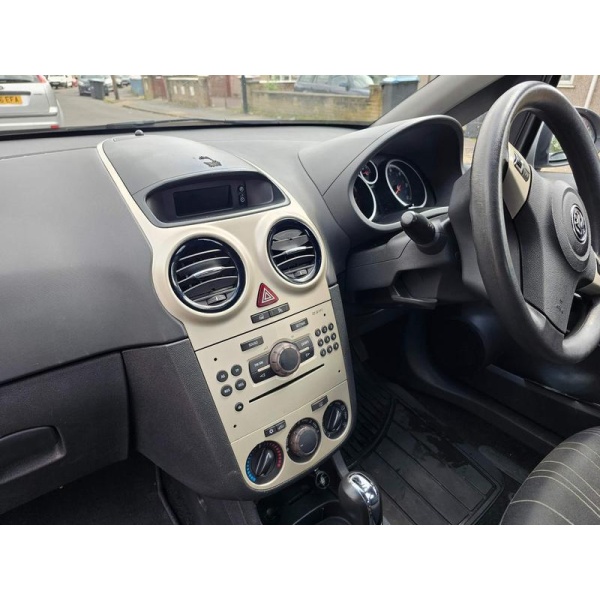 Vauxhall Corsa - 1.4i 16v Club Hatchback 5dr Petrol Automatic (166 g/km, 89 bhp)