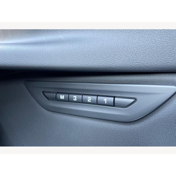 Jaguar XE - 2.0 D200 R-Dynamic SE Black 4dr Auto