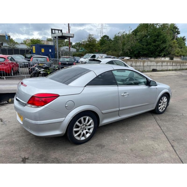 Vauxhall Astra - 1.8i Sport Twin Top 2dr