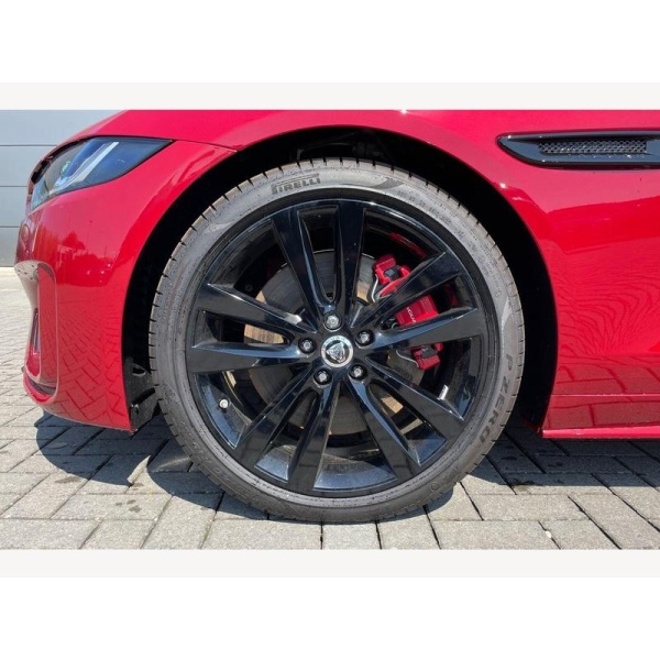 Jaguar XE - 2.0 D200 R-Dynamic SE Black 4dr Auto