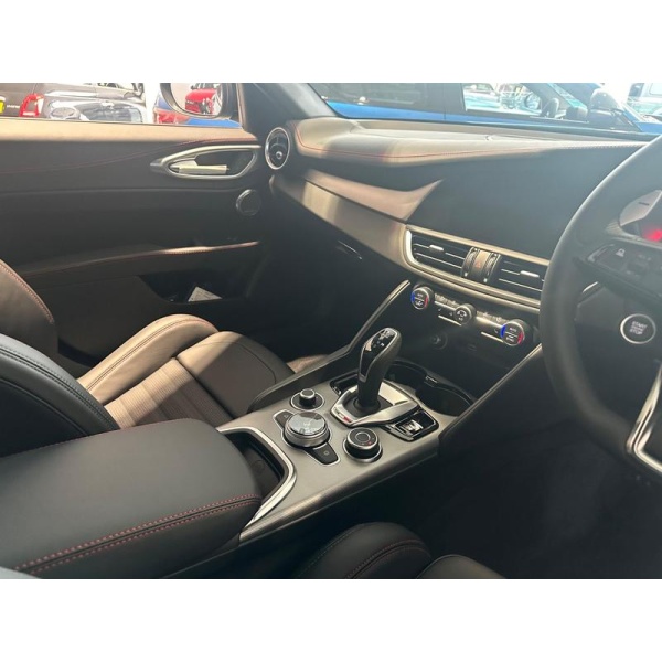 Alfa Romeo Giulia - 2.0T Tributo Italiano Auto Euro 6 (s/s) 4dr