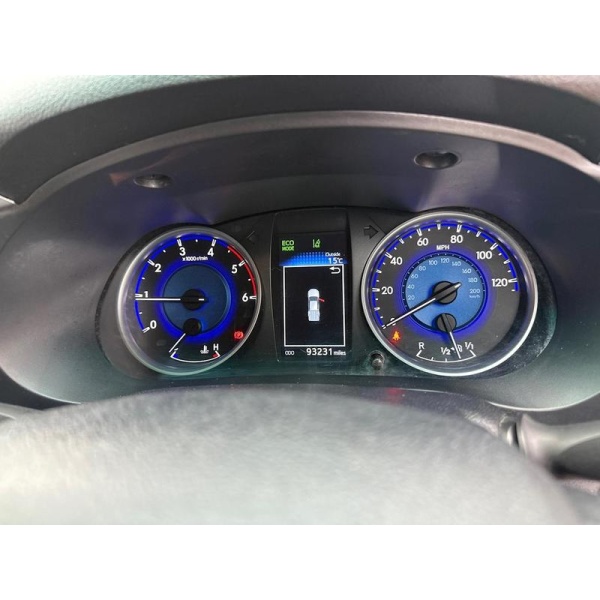 Toyota Hilux - D-4D Invincible Pickup 2.4 Manual Diesel