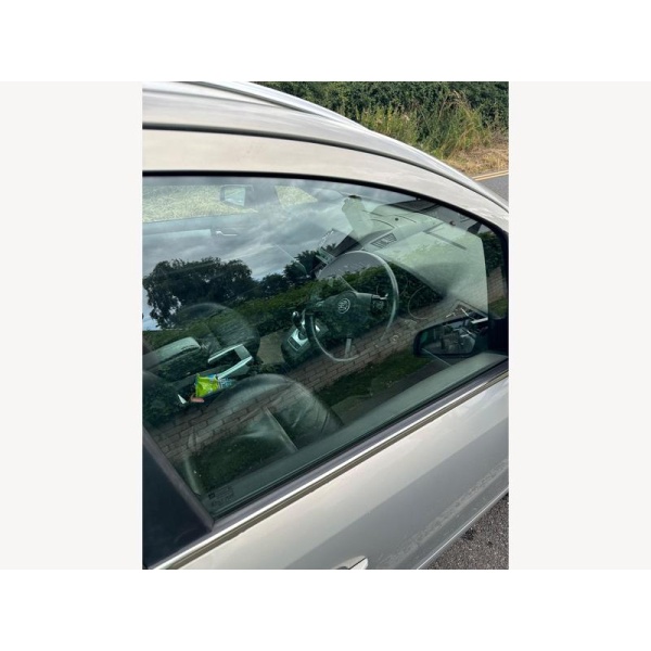 Vauxhall Zafira - 1.8 16V Elite MPV 5dr Petrol Easytronic Euro 4 (140 ps)
