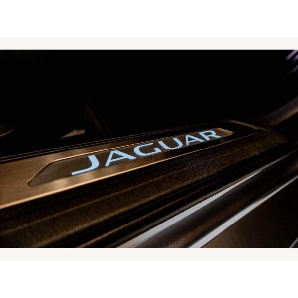 Jaguar XE - 2.0 D200 MHEV R-Dynamic SE Black Auto Euro 6 (s/s) 4dr