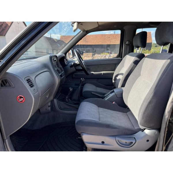 Nissan Navara - 2.5 Di Sport Pickup 4dr Diesel Manual (133 bhp)