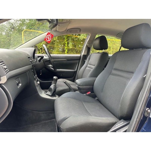 Toyota Avensis - 1.8 VVT-i TR 4dr