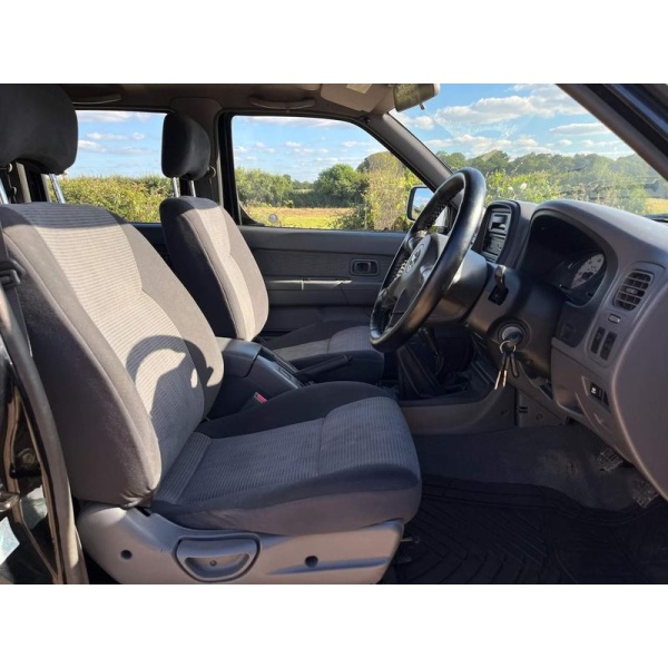 Nissan Navara - 2.5 Di Sport Pickup 4dr Diesel Manual (133 bhp)