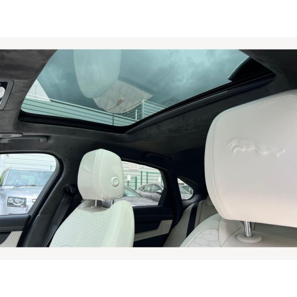 Jaguar XF - 2.0 D200 R-Dynamic HSE Black 4dr Auto