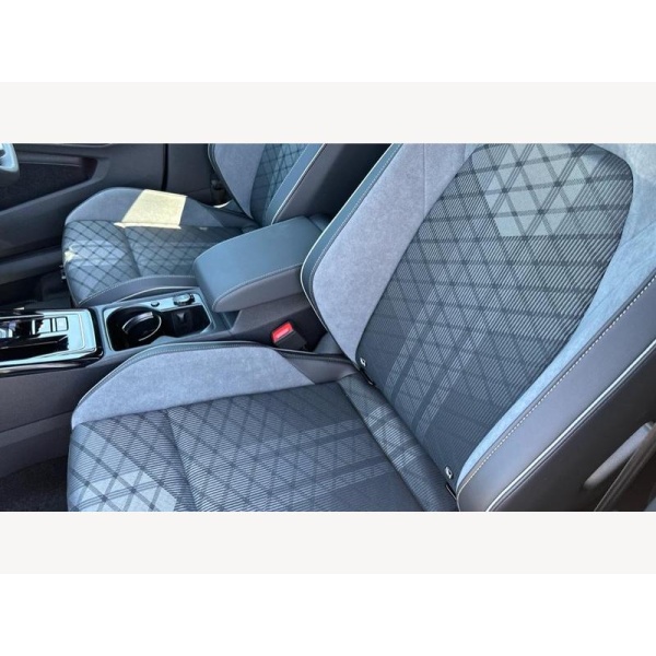 Volkswagen Golf - 1.5 eTSI MHEV R-Line DSG Euro 6 (s/s) 5dr