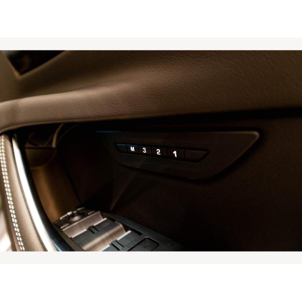 Jaguar XE - 2.0 D200 MHEV R-Dynamic SE Black Auto Euro 6 (s/s) 4dr