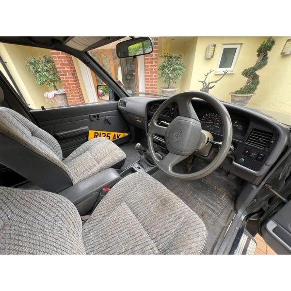 Toyota Hi-lux - 2.4 DOUBLE CAB 4WD LOW MILAGE COLLECTORS MK 3 MODEL