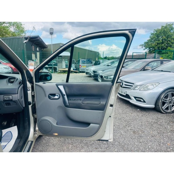 Renault Scenic - 1.6 VVT Dynamique 5dr