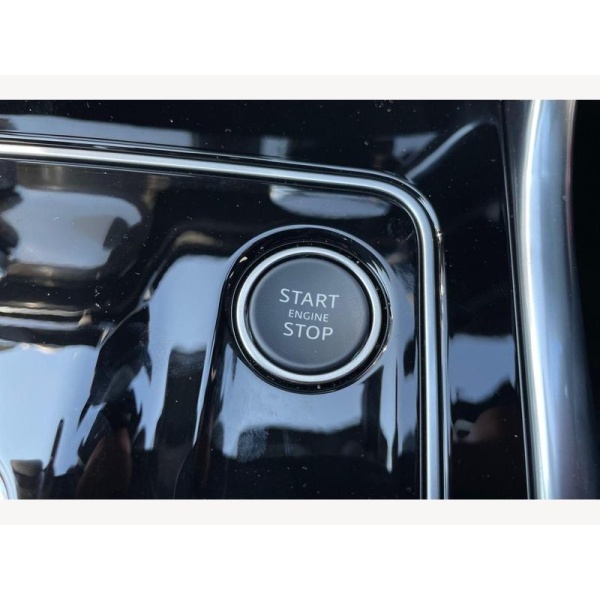 Jaguar XE - 2.0 D200 R-Dynamic SE Black 4dr Auto