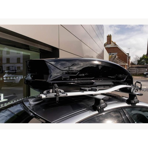 Jaguar XE - 2.0 D200 MHEV R-Dynamic SE Black Auto Euro 6 (s/s) 4dr