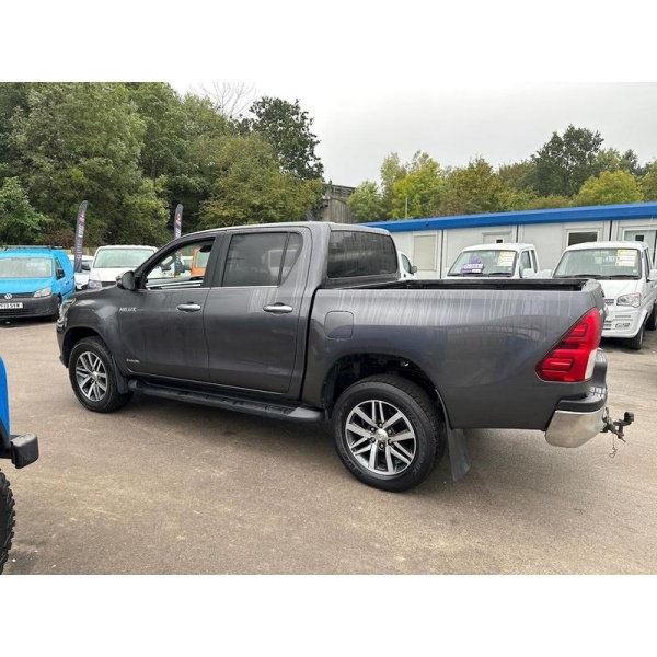 Toyota Hilux - D-4D Invincible Pickup 2.4 Manual Diesel