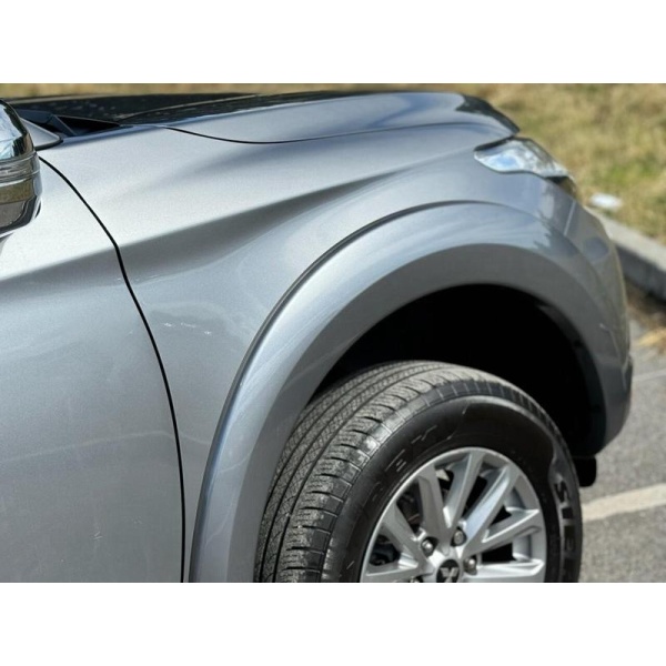 Mitsubishi L200 - 2.4 DI-D 4WD BARBARIAN DCB 178 BHP NO VAT NO VAT !!!!!!