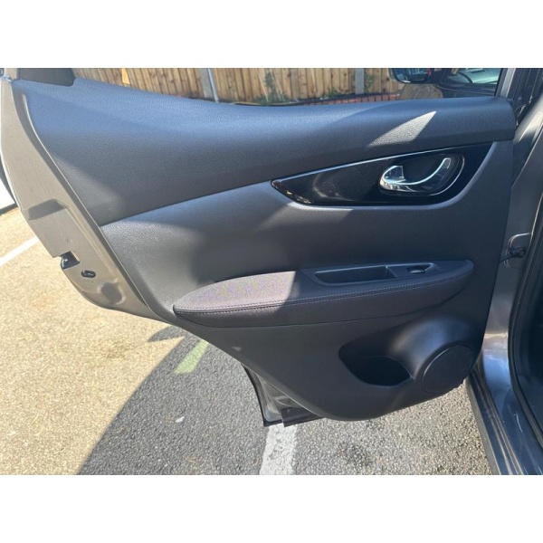 Nissan Qashqai - 1.2 DIG-T Acenta 2WD Euro 5 (s/s) 5dr