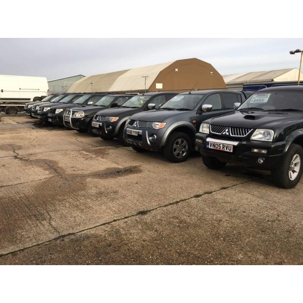 Nissan Navara - 2.5 dCi Outlaw 4dr