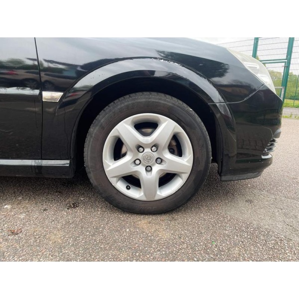 Vauxhall Vectra - 1.8 VVT Exclusiv Hatchback 5dr Petrol Manual (173 g/km, 138 bhp)