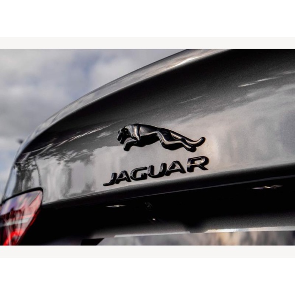 Jaguar XE - 2.0 D200 MHEV R-Dynamic SE Black Auto Euro 6 (s/s) 4dr