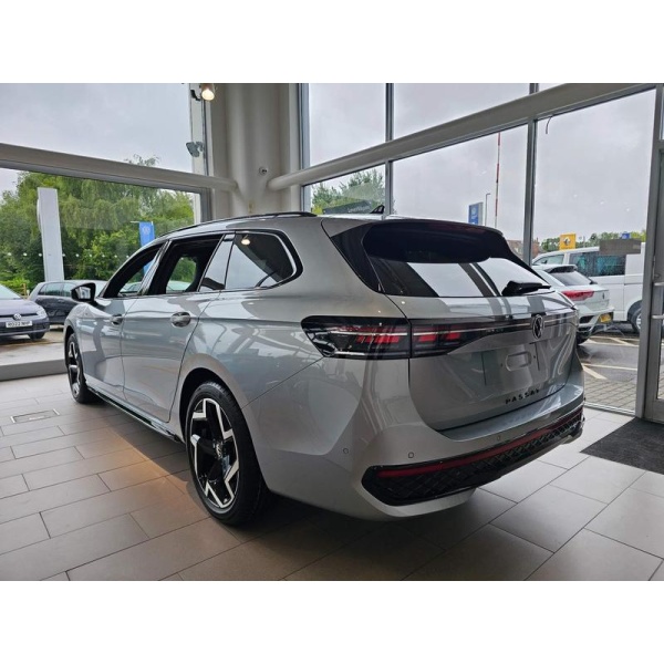 Volkswagen Passat - 1.5 eTSI MHEV R-Line DSG Euro 6 (s/s) 5dr