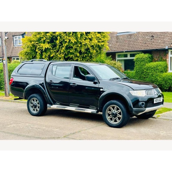 Mitsubishi L200 - 2.5 DI-D Barbarian Pickup Double Cab 4dr Diesel Manual 4WD Euro 5 (LB) (175 ps)