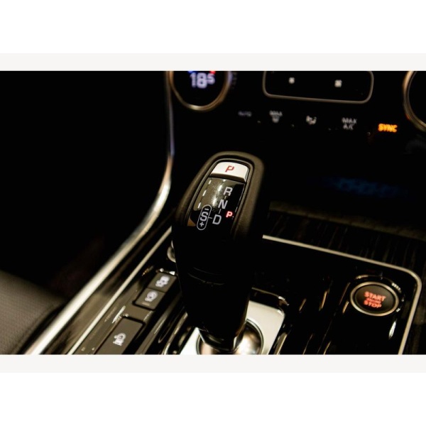 Jaguar XE - 2.0 D200 MHEV R-Dynamic SE Black Auto Euro 6 (s/s) 4dr