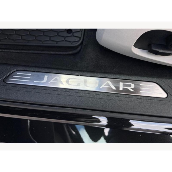 Jaguar XE - 2.0 D200 MHEV R-Dynamic SE Black Auto Euro 6 (s/s) 4dr