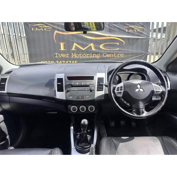 Mitsubishi Outlander - 2.0 DI-DC Warrior 4WD Euro 4 5dr