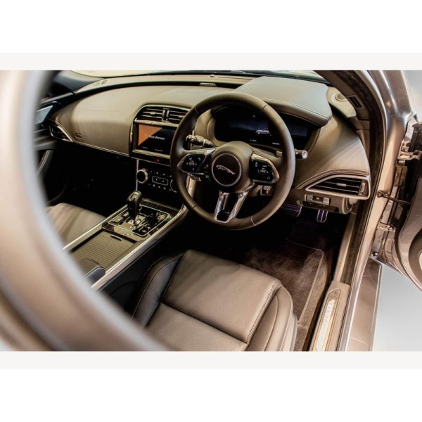 Jaguar XE - 2.0 D200 MHEV R-Dynamic SE Black Auto Euro 6 (s/s) 4dr