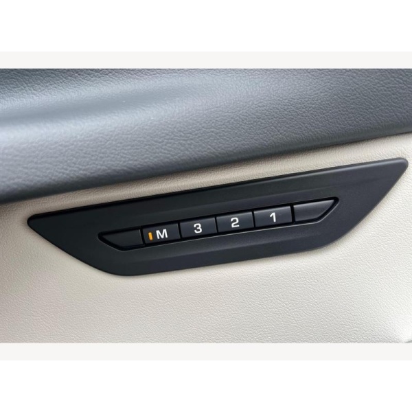 Jaguar XE - 2.0 D200 MHEV R-Dynamic SE Black Auto Euro 6 (s/s) 4dr