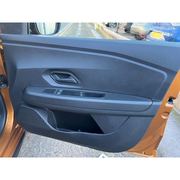 Dacia Sandero - Stepway Essential TCe 90 MY23 1.0 5dr
