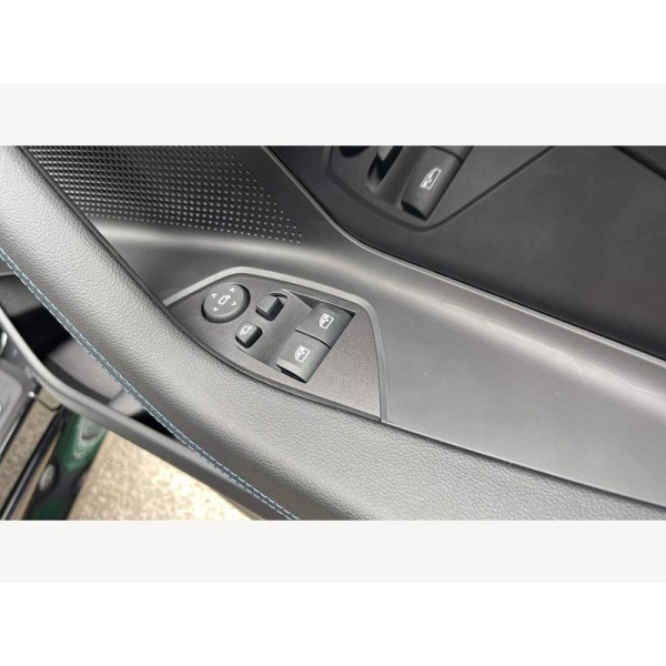 BMW 2 Series - 2.0 220i M Sport Auto Euro 6 (s/s) 2dr