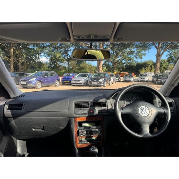 Volkswagen Bora - 2.3 V5 4dr