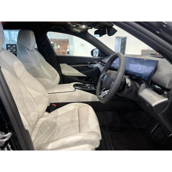 BMW 5 Series - 2.0 530e 22.1kWh M Sport Steptronic Euro 6 (s/s) 4dr