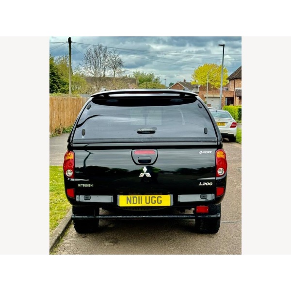 Mitsubishi L200 - 2.5 DI-D Barbarian Pickup Double Cab 4dr Diesel Manual 4WD Euro 5 (LB) (175 ps)