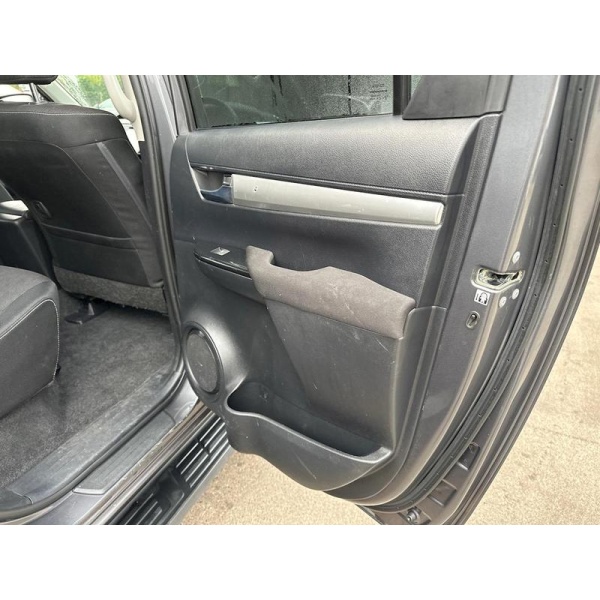 Toyota Hilux - D-4D Invincible Pickup 2.4 Manual Diesel