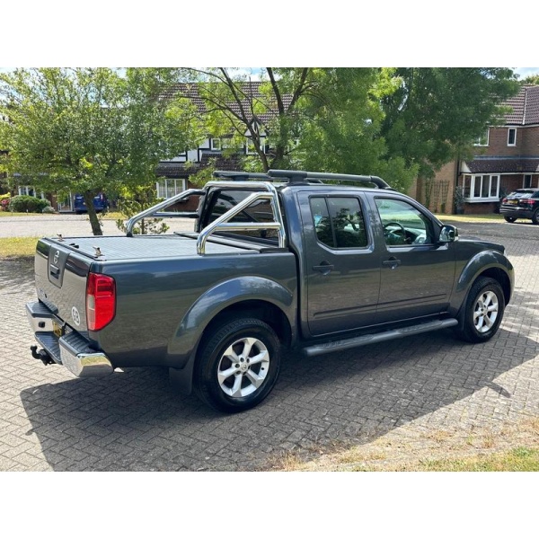 Nissan Navara - 2.5 dCi Tekna Auto 4WD Euro 5 4dr