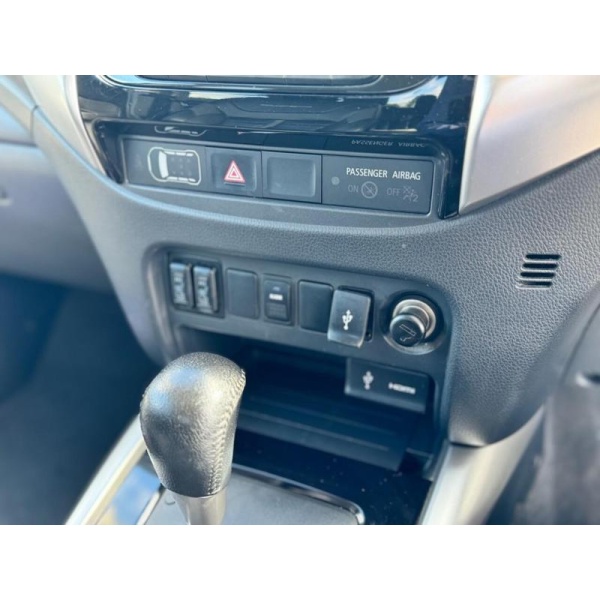 Mitsubishi L200 - 2.4 DI-D 4WD BARBARIAN DCB 178 BHP NO VAT NO VAT !!!!!!