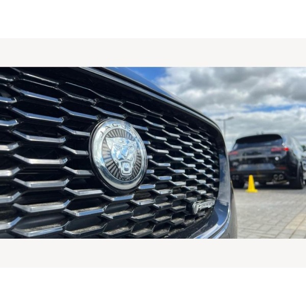 Jaguar XE - 2.0 P250i R-Dynamic HSE Black Auto Euro 6 (s/s) 4dr